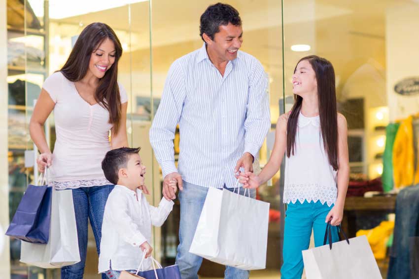 cross-cultural-family-shopping